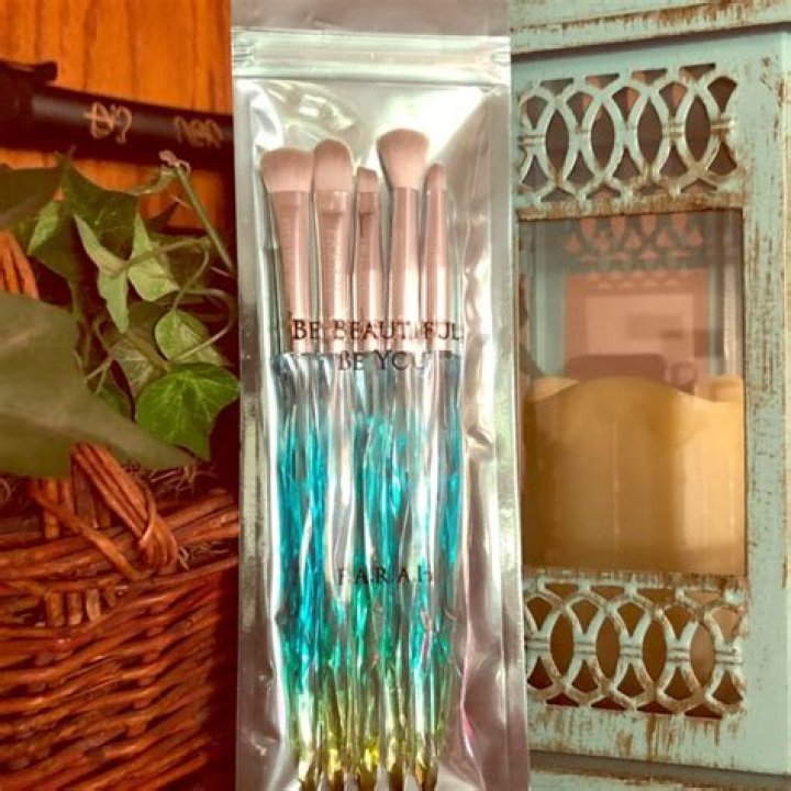 Are farah brushes vegan?