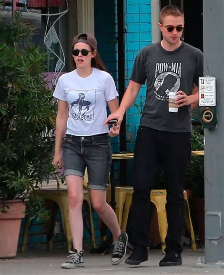 Are kristen stewart and robert pattinson friends?