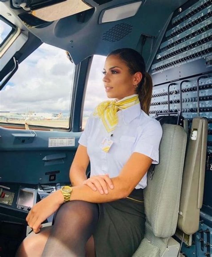 Are stewardesses flight attendants?