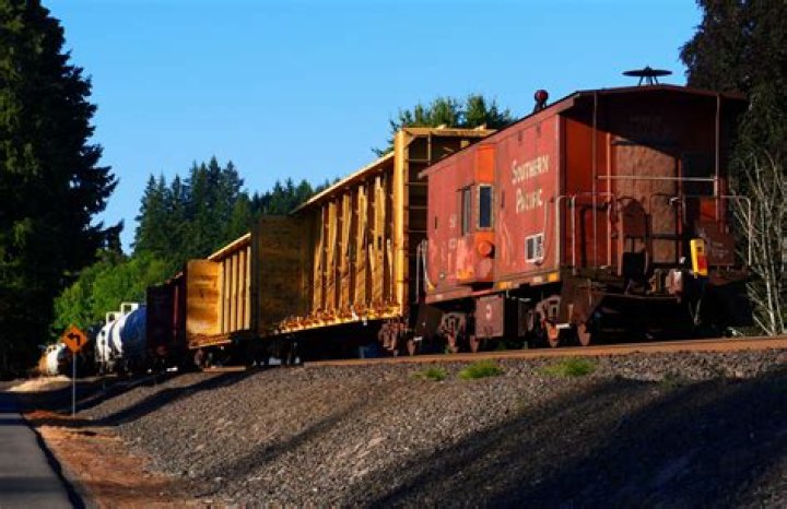 Are there still cabooses on trains?