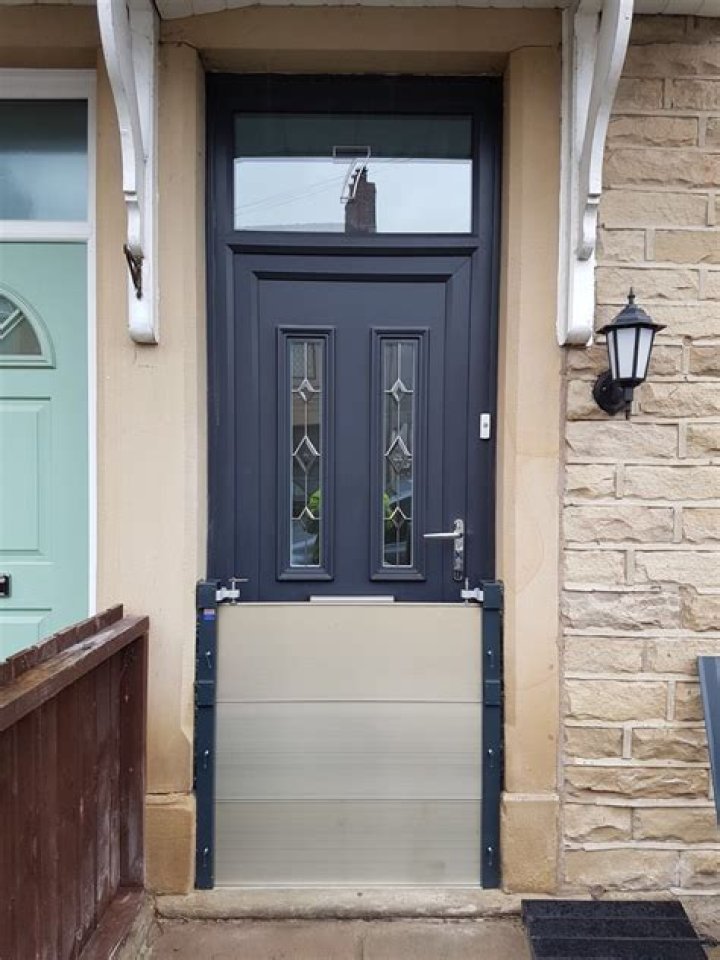 Blast protection of doors and doorways