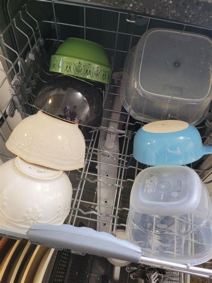 Can cookie sheets go in the dishwasher?