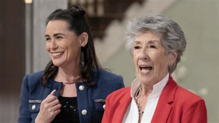 Can rena sofer sing?