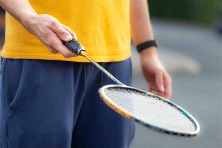 Can you restring a badminton racquet?