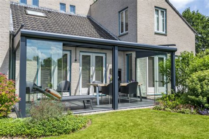 Can you walk on a glass veranda?