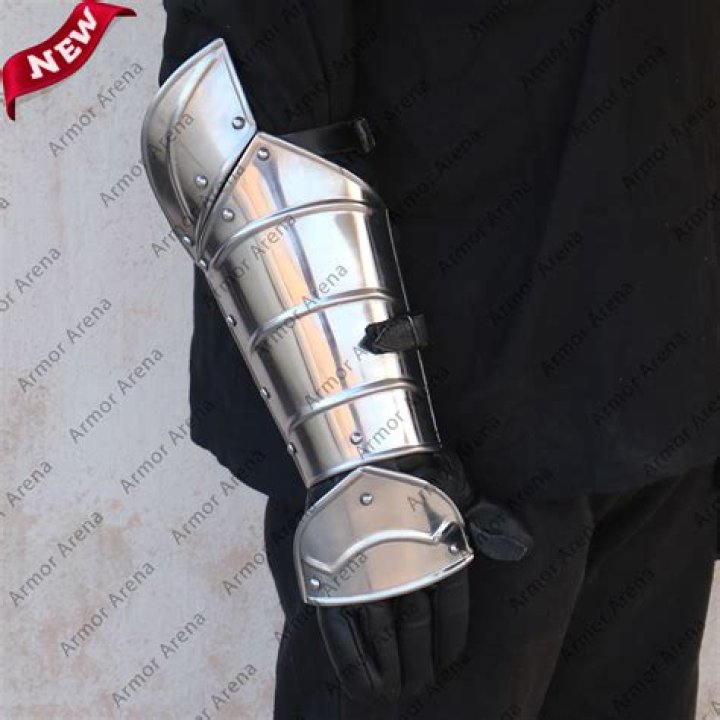 Can you wear bracers and gauntlets?