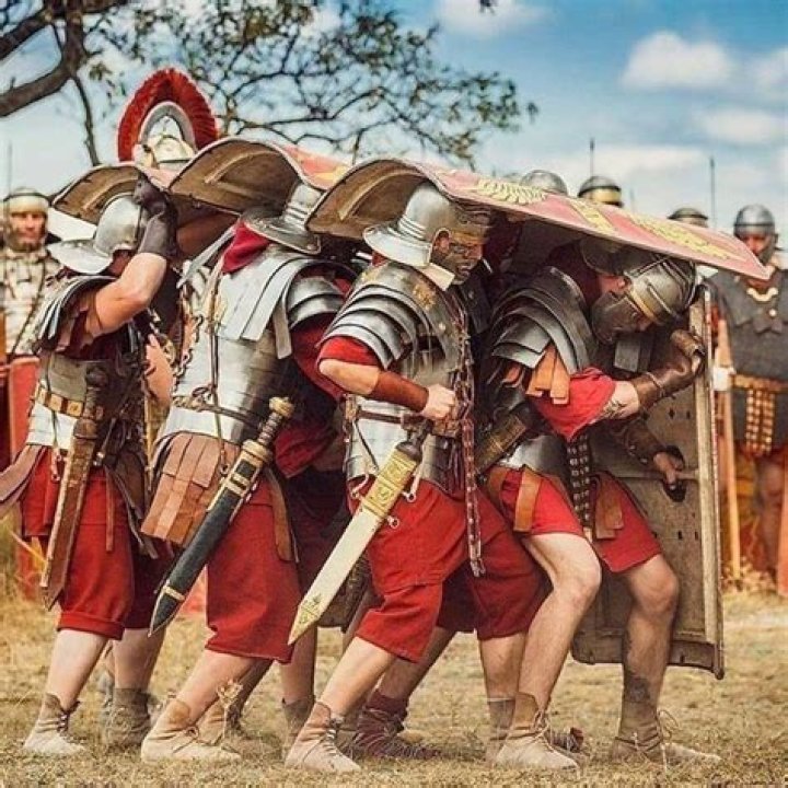 Did centurions wear lorica segmentata?