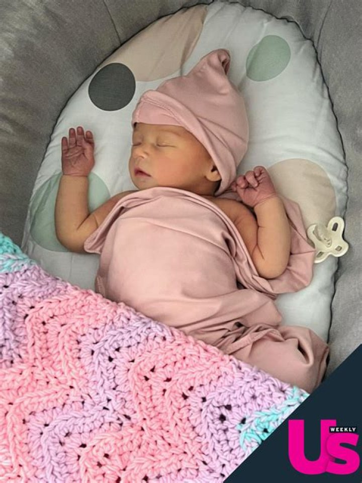 Did hayley lapoint have her baby?
