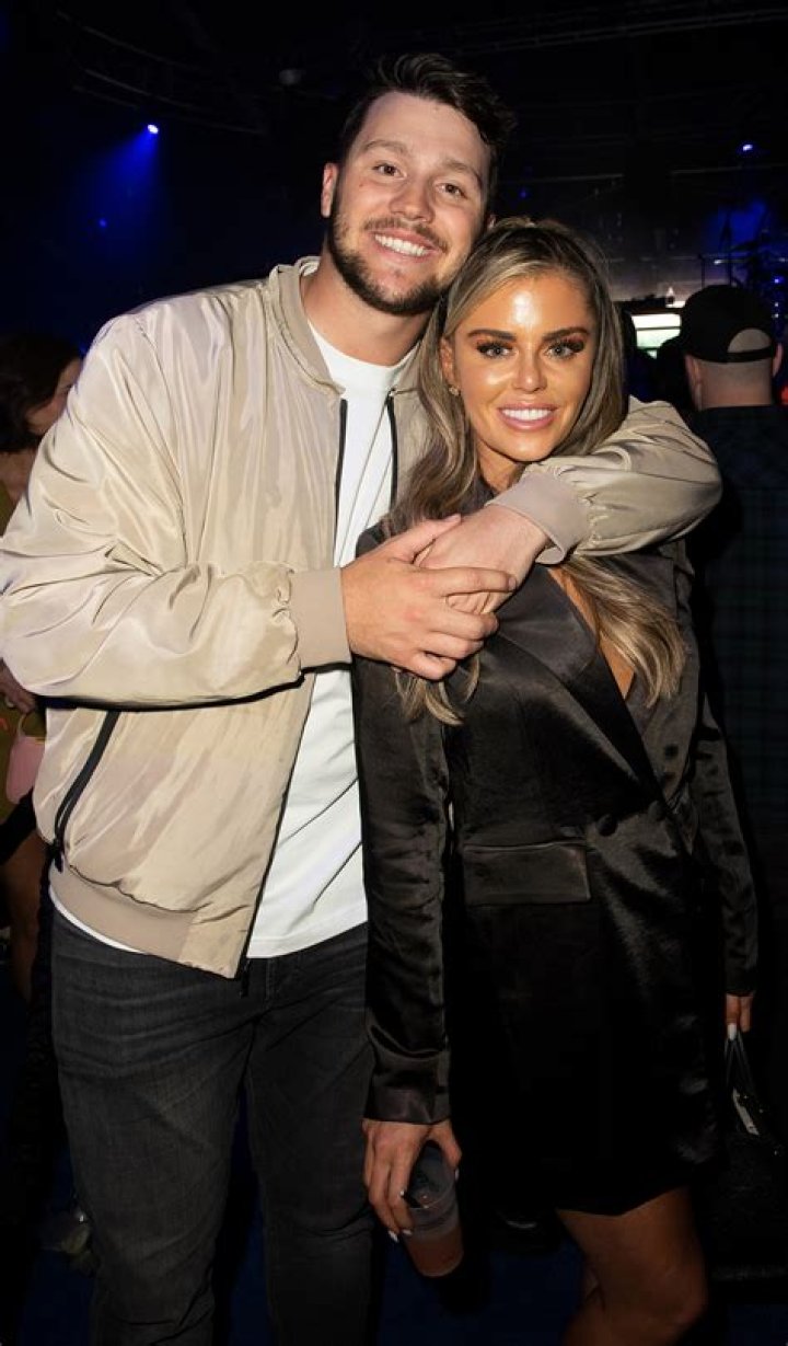 Did mark break up with his girlfriend?