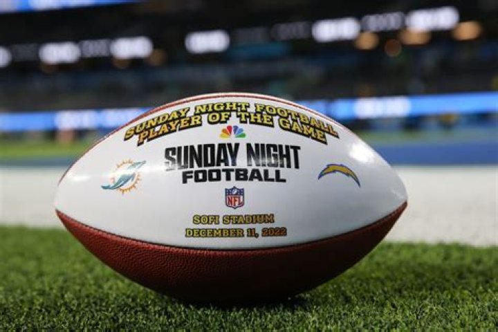 Did pink sing sunday night football?