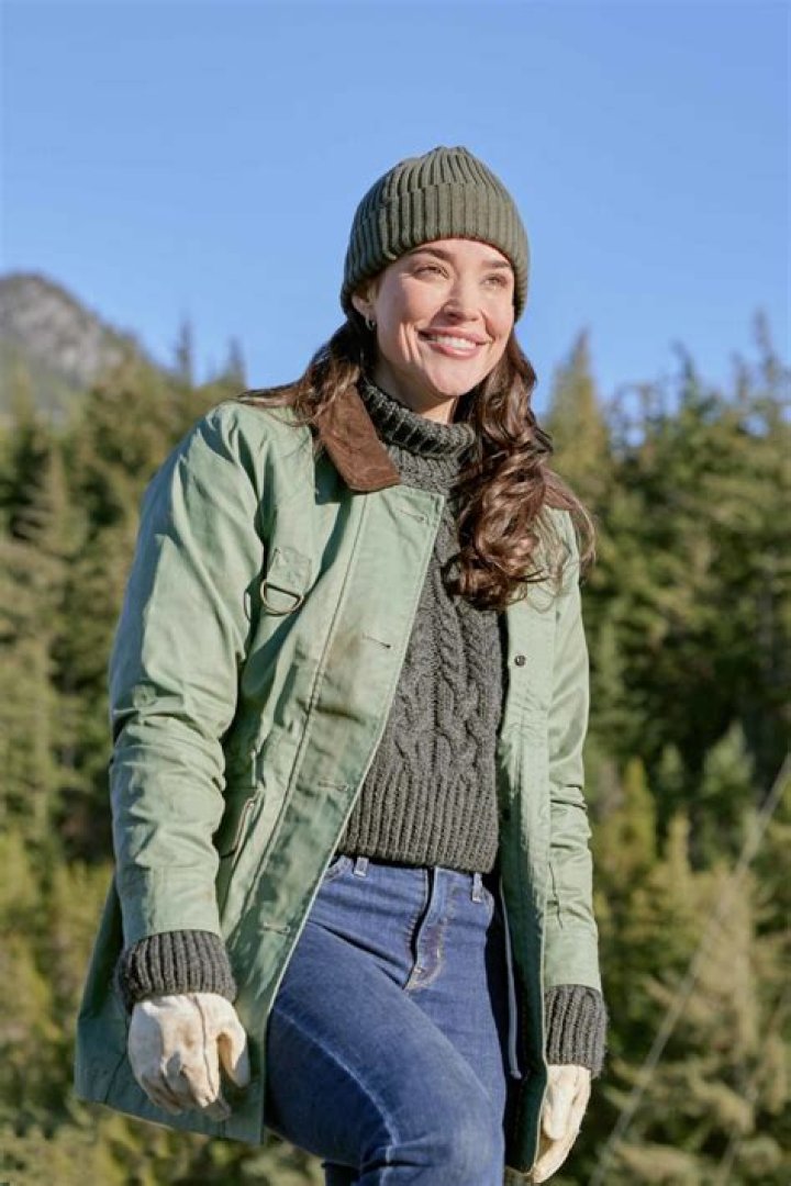 Do a and rhiannon end up together?