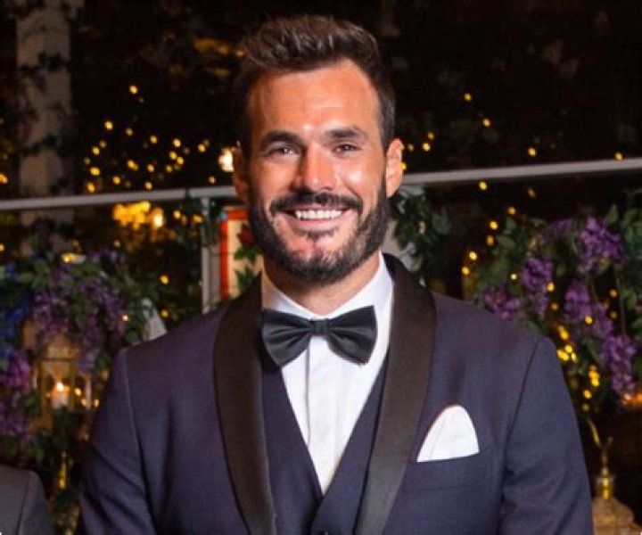 Do bachelor stars get paid?