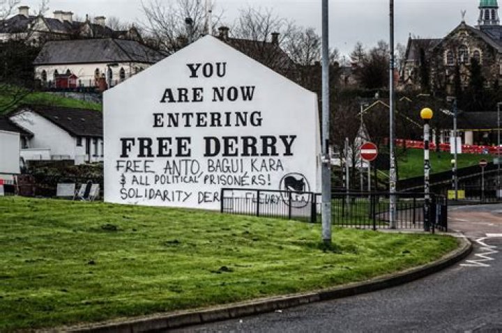 Do protestants say derry or londonderry?