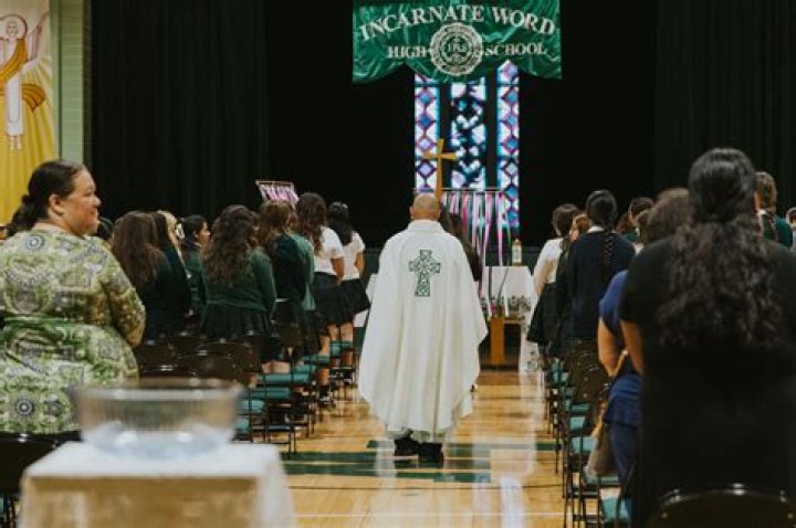 Do school incarnate word?