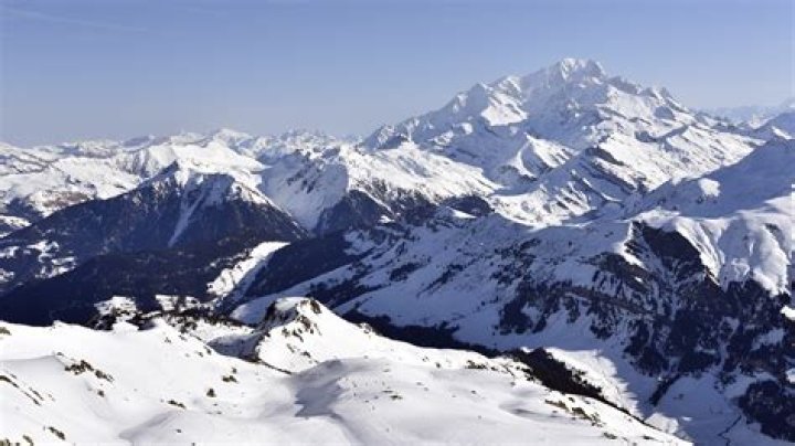 Do the swiss alps have snow in summer?