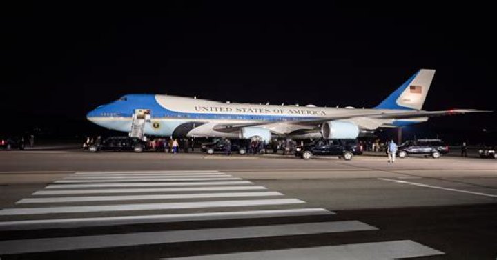 Does air force one refuel in flight?