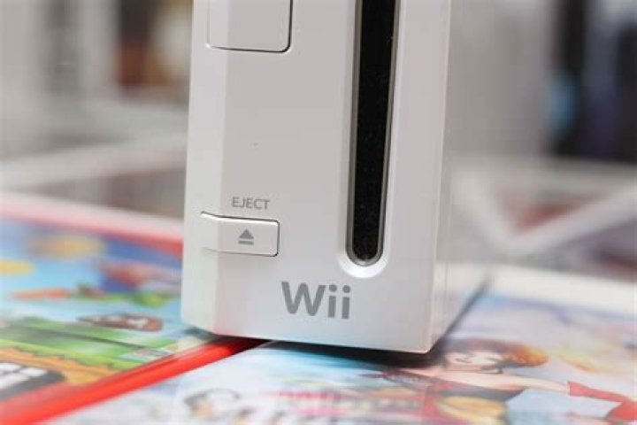 Does the Wii/Wii U sensor bar need to be plugged into the console to function?