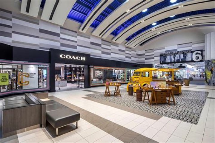 Does vaughan mills have zara?