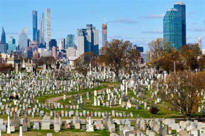 How do I beat Robert de Sable in the cemetary?
