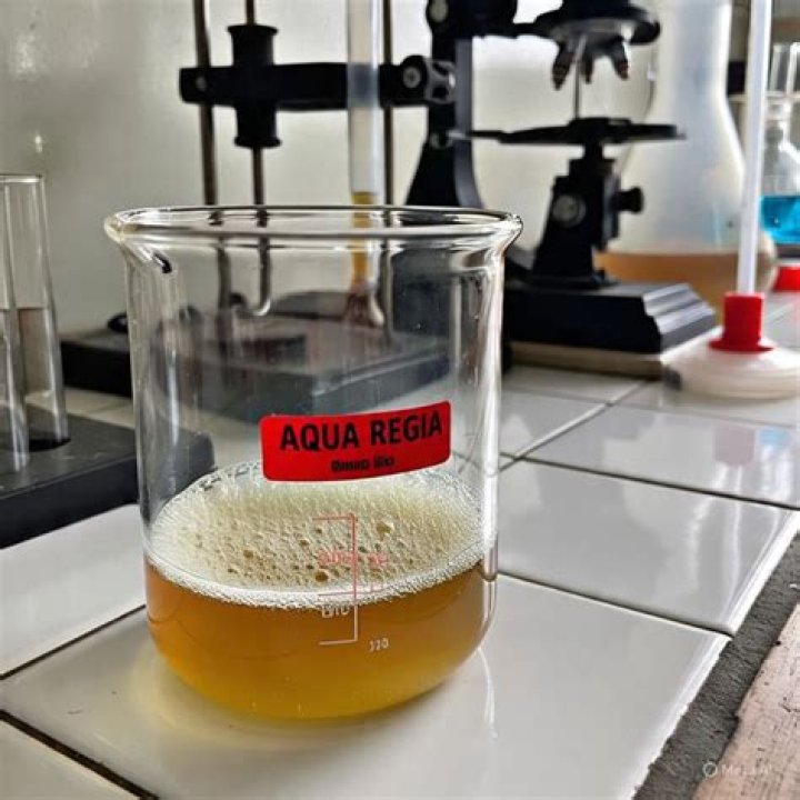 How to prepare aqua regia?