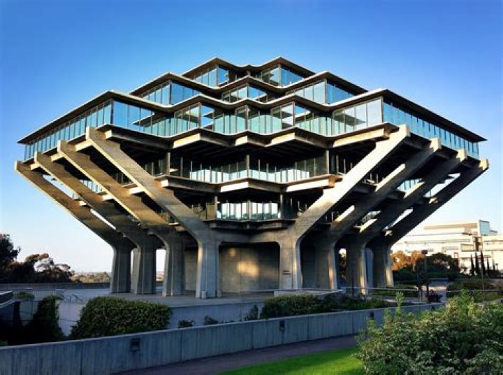 Is geisel library open to public?