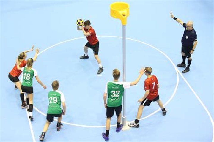 Is korfball the same as netball?