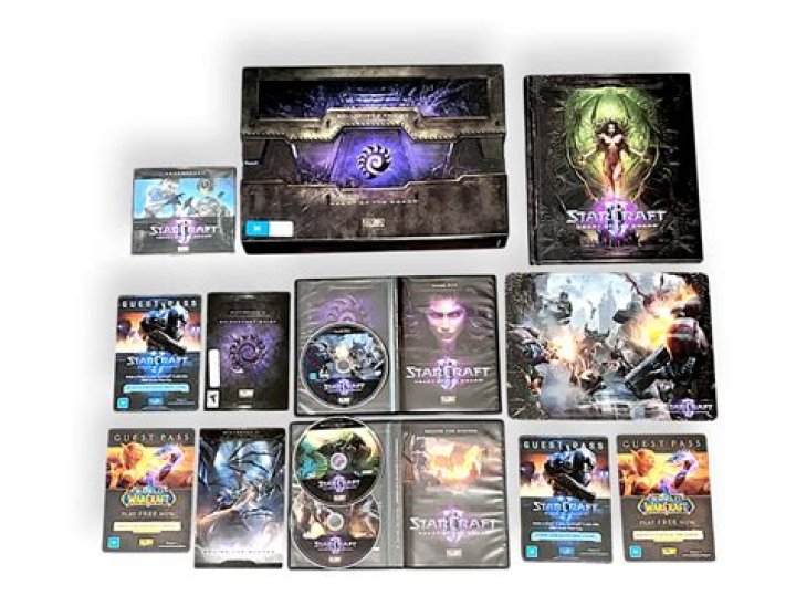 Is the Starcraft 2 Collector's Edition Ultralisk skin the same as the Leviathan skin?