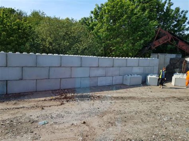Reshape blocks without breaking walls