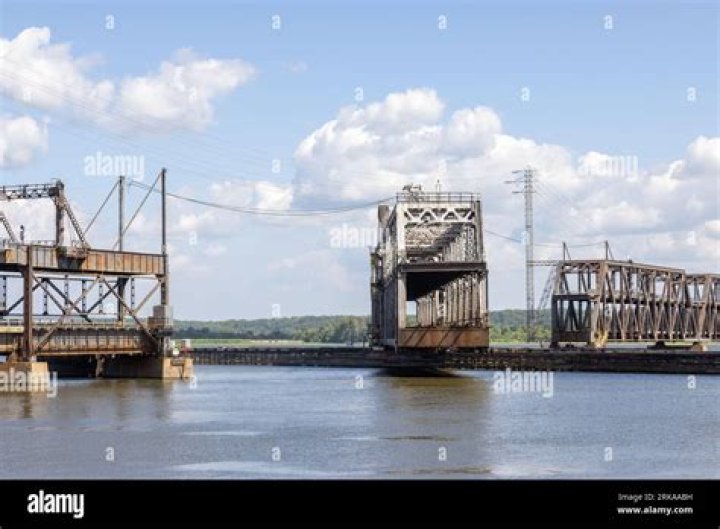Stuck at swing bridge in Hunrath