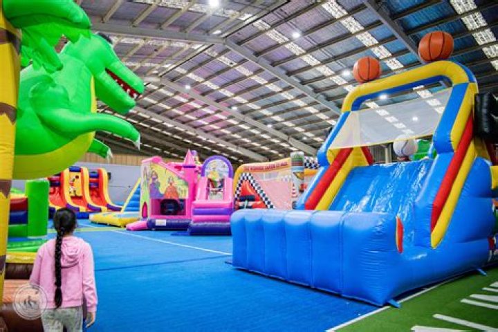 Were ines and sam in jess and micks room?