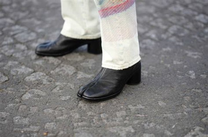 What are tabi shoes?