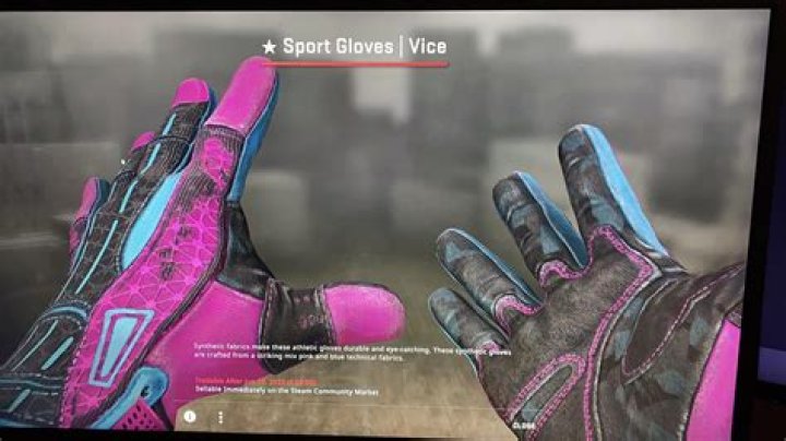 What causes the terrible FPS drop in CS:GO and why does `logadress_add 1` solve it?