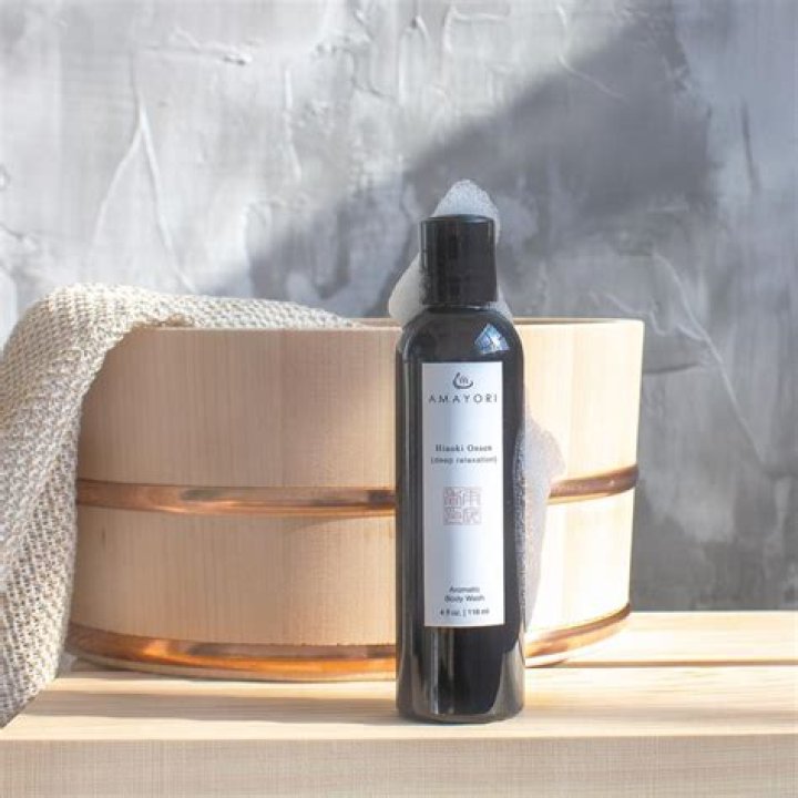 What does hinoki smell like?