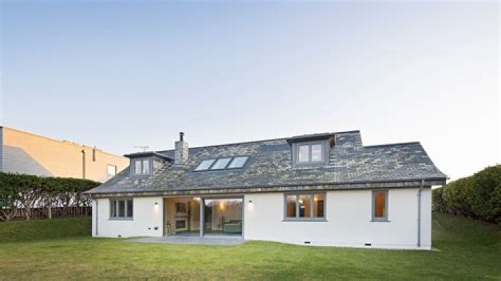 What is a one and a half storey house?