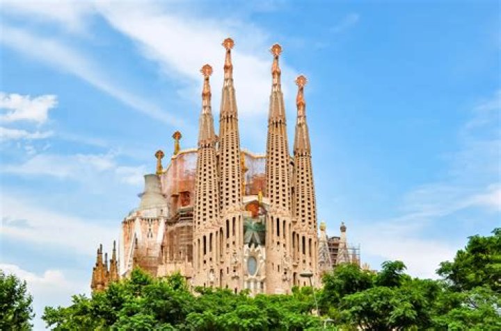 What's sagrada familia mean?