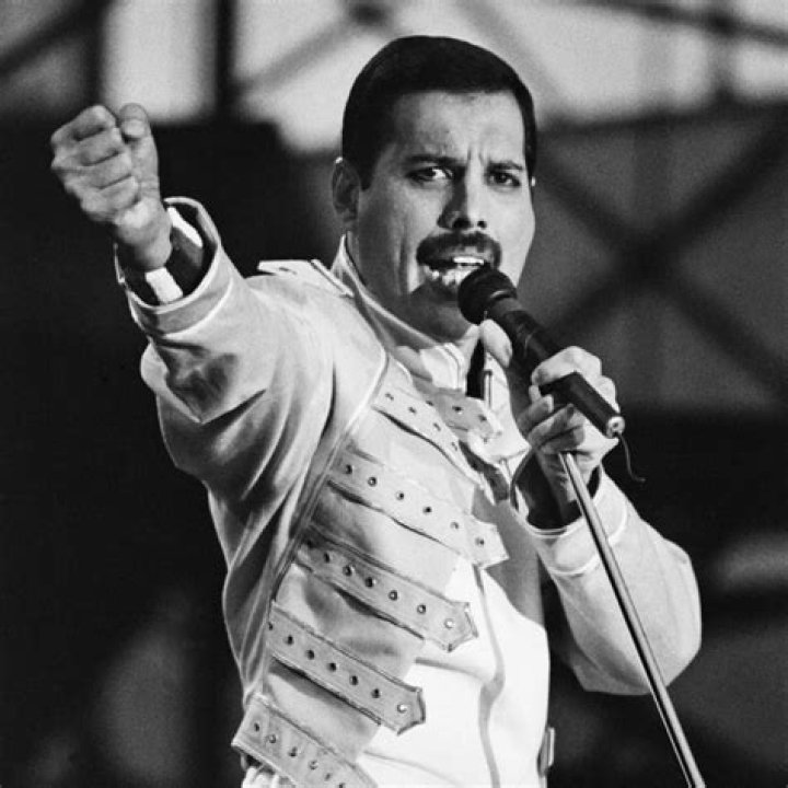 When did freddie mercury die?