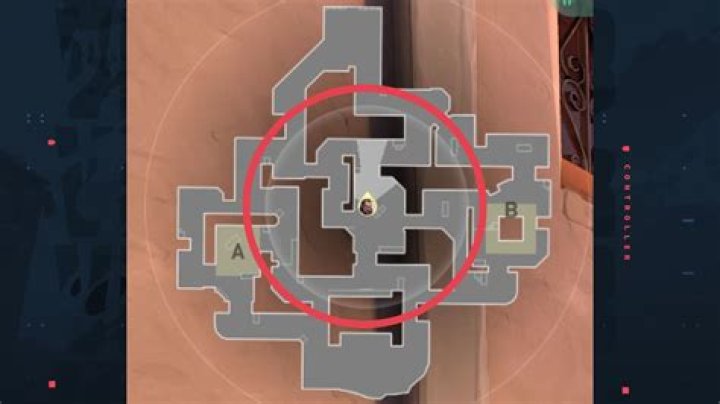 When does the minimap arrow pointing to a bounty objective appear?