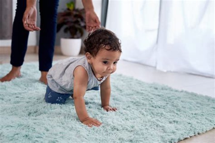 When should babies crawl?