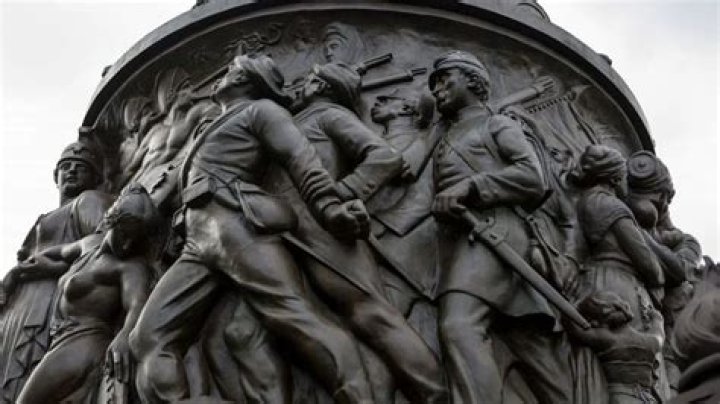 When were statues of confederates put up?