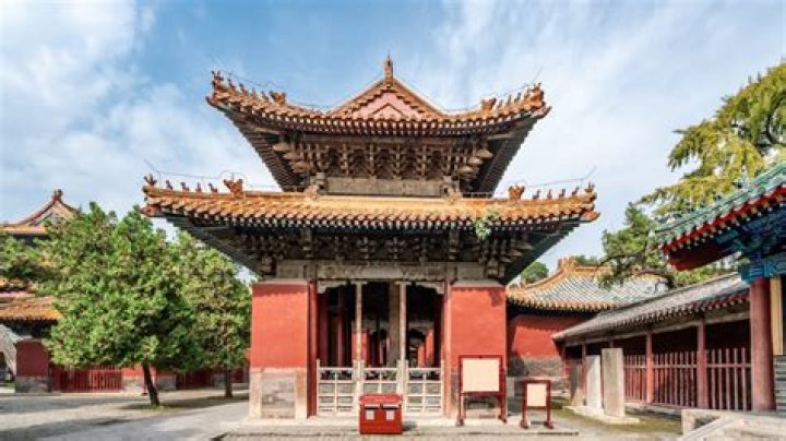 Where do confucianism worship?