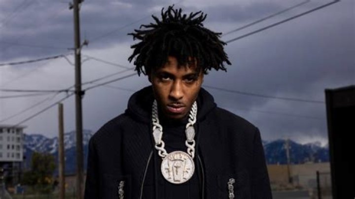 Where does nisha madhulika live?