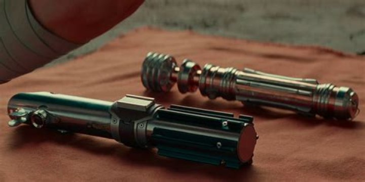 Which lightsabers did rey bury?