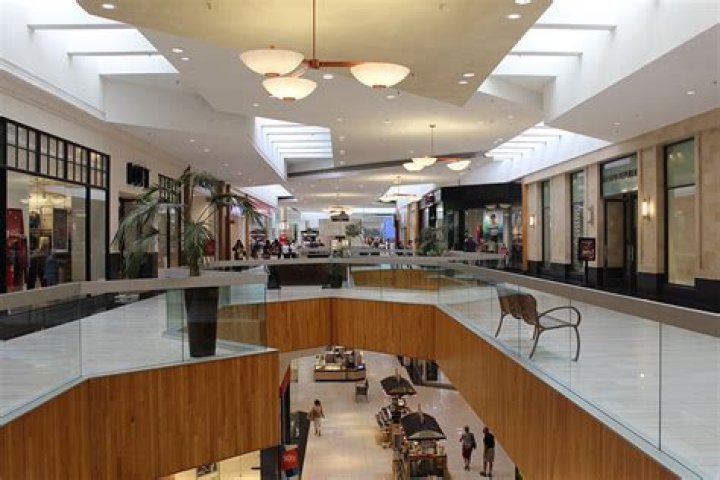 Which stores are open at holyoke mall?