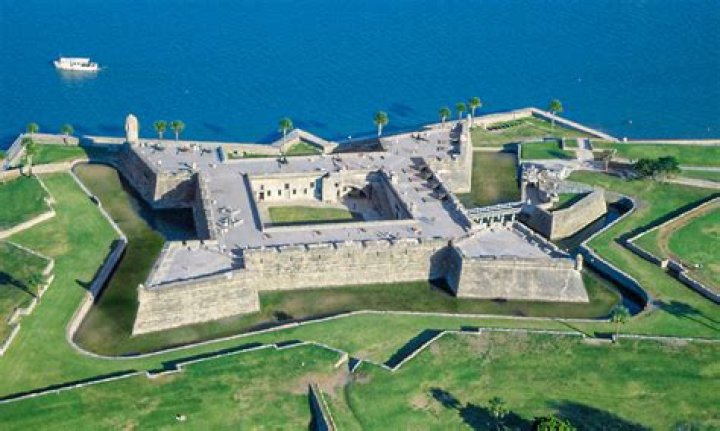 Who built castillo de san marcos?