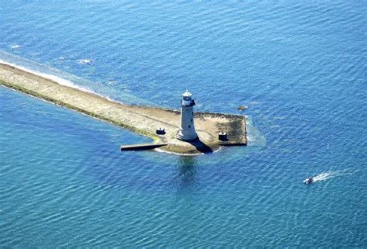 Who built plymouth breakwater?