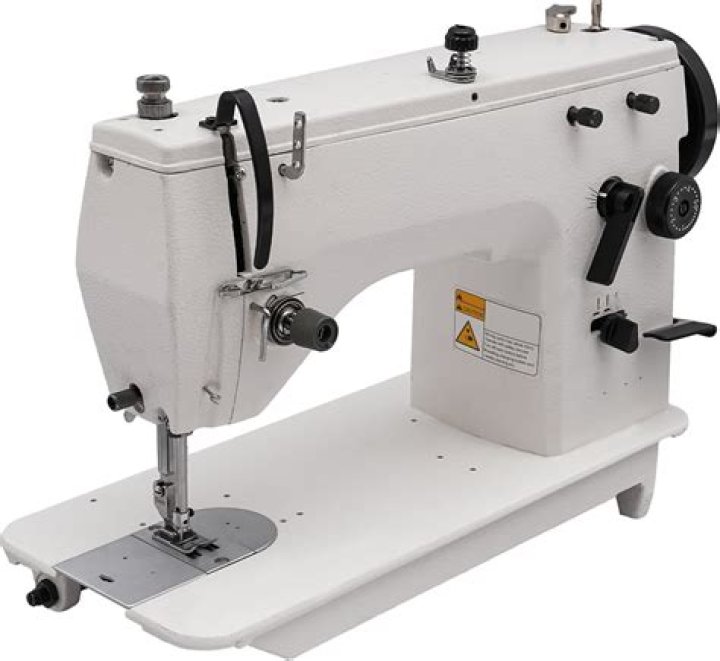 Who invented tailoring machine?