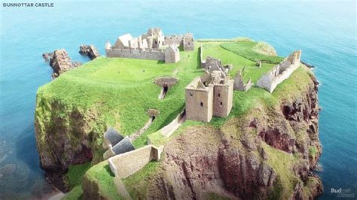 Who lived in dunnottar castle?