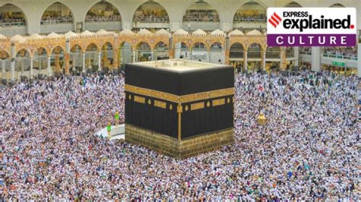 Who makes the kiswah?