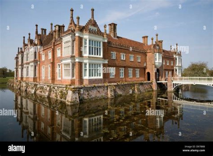 Who owns helmingham hall suffolk?