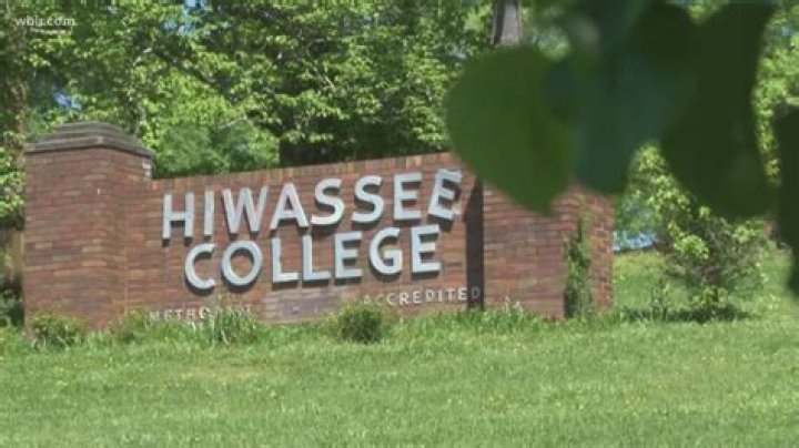 Who owns hiwassee college?